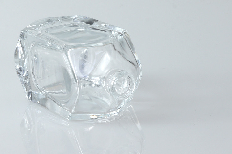 2024 New Glass Spray Empty Perfume Bottle Round Clear Glass Perfume Bottle Refill Perfume Sample Bottle