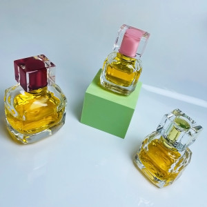 Hot Sale Nordic Classic Empty Clear Square 50Ml 100Ml Glass Perfume Bottle Refillable Spray Glass Bottle with Atomizer
