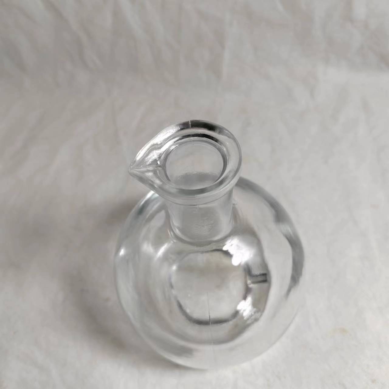 Custom Glass Bottle Manufacturing under Innovative Design Concepts | Providing Personalized and Practical Bottle Solutions for Clients